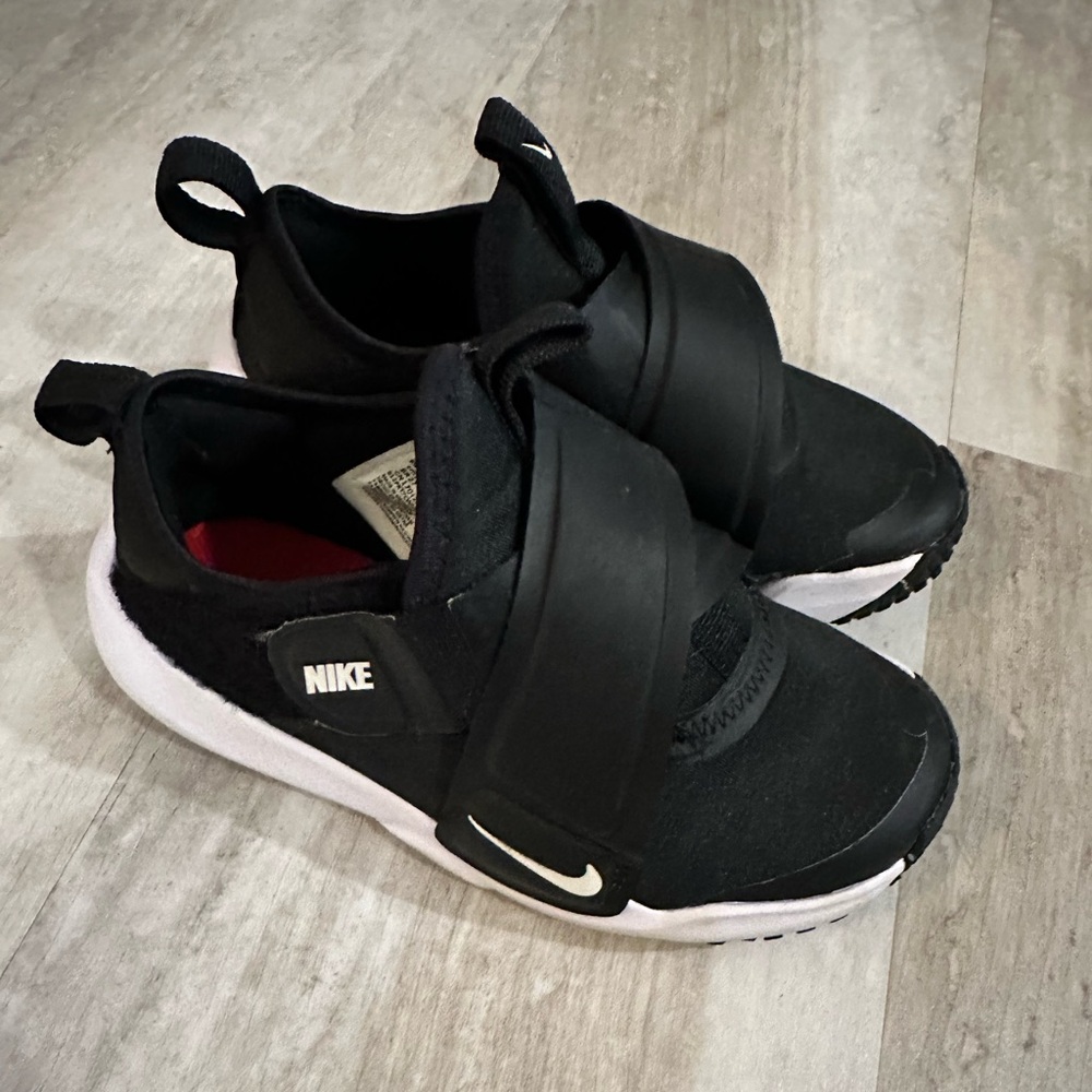 Nike Flyknit size 11 C – like new